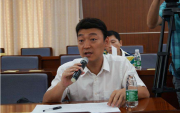 省委组织部副部长丁看望了离退休干部，帮助他们脱贫致富
