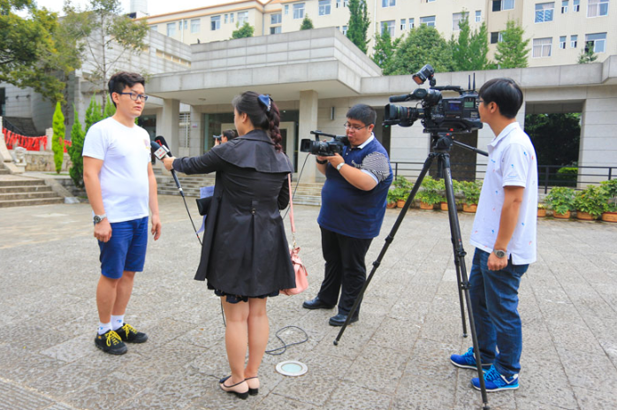 郑志刚:出身香港四大家族 坐拥周大福、新世界