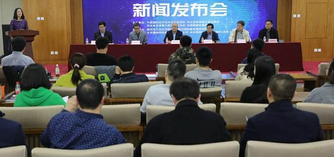 为庆祝“七一”，简阳市青少年活动中心举行了“童心快乐成长”晚会